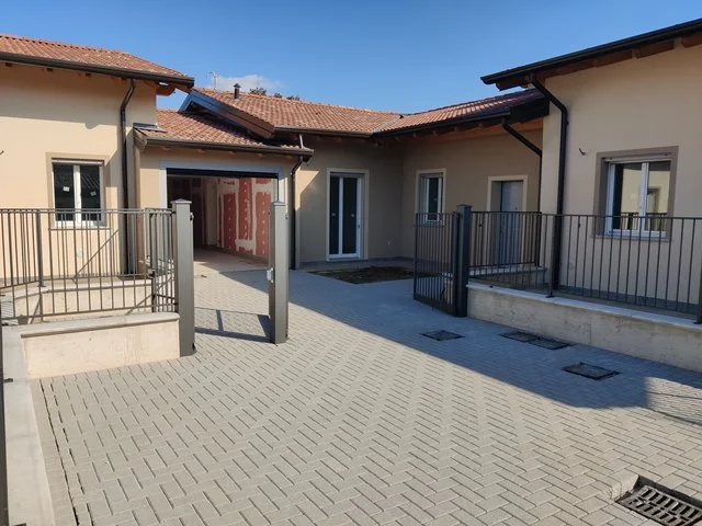 La comodità di una villa su un piano — Sant’Alessio con Vialone
